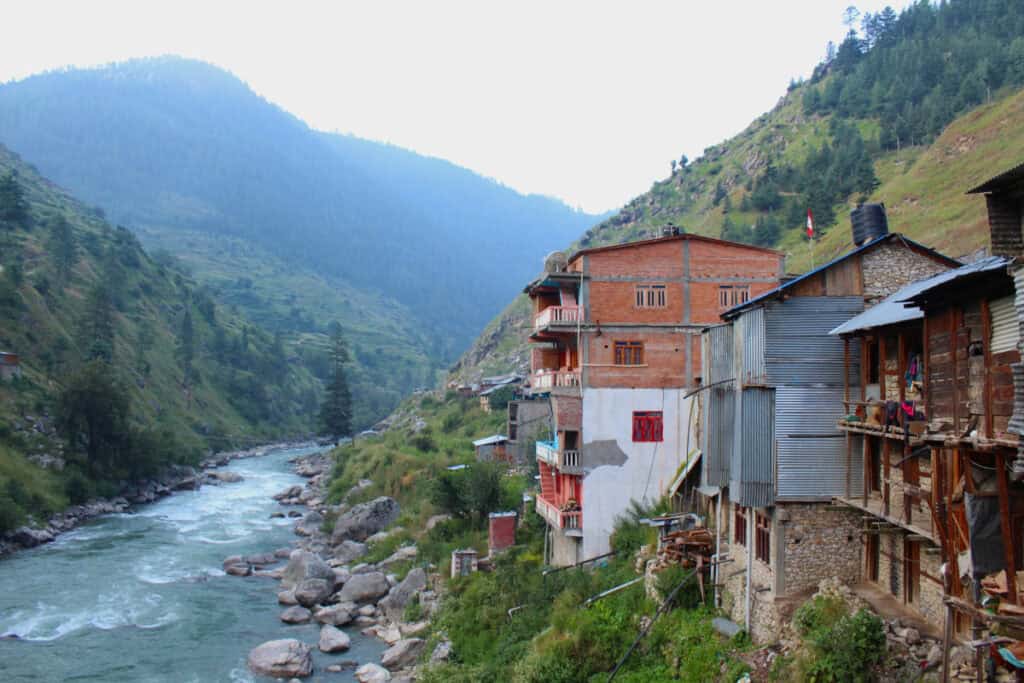 Fluss bei Manma in Dolpa – typische Flusslandschaft im Himalaya und Teil der Nepal Geographie