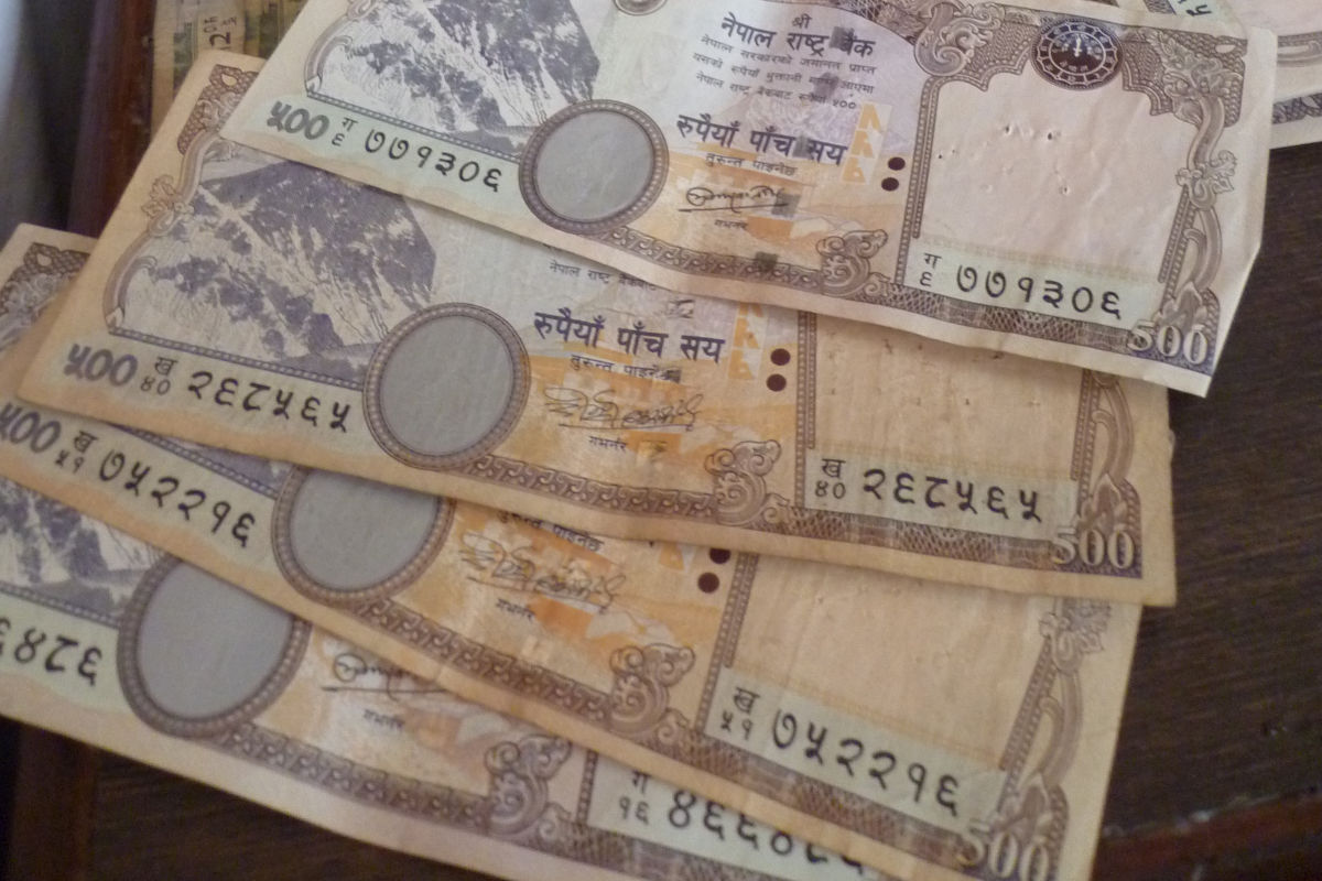 Nepalesische Banknoten in Rupien als Zahlungsmittel