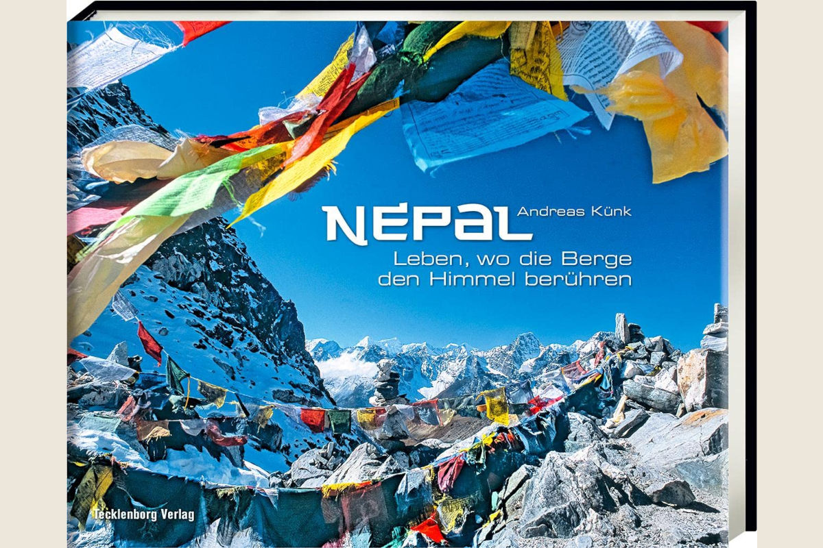 Buchcover Nepal Leben wo die Berge den Himmel berühren von Andreas Künk