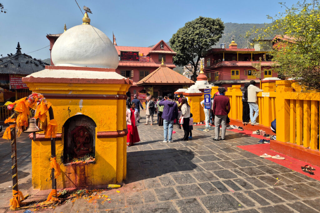 Kleine Tempelanlage von Budhanilkantha im Norden Kathmandus