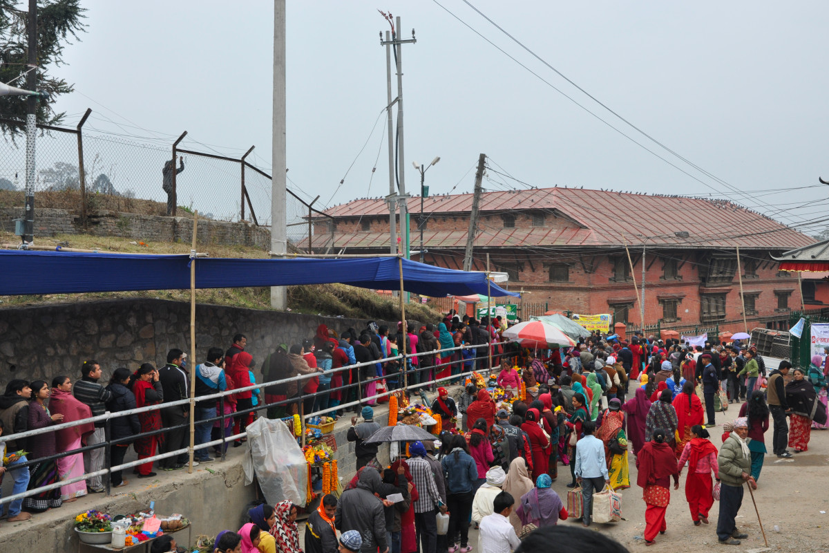 Gläubige während Maha Shivaratri in Pashupatinath in Kathmandu