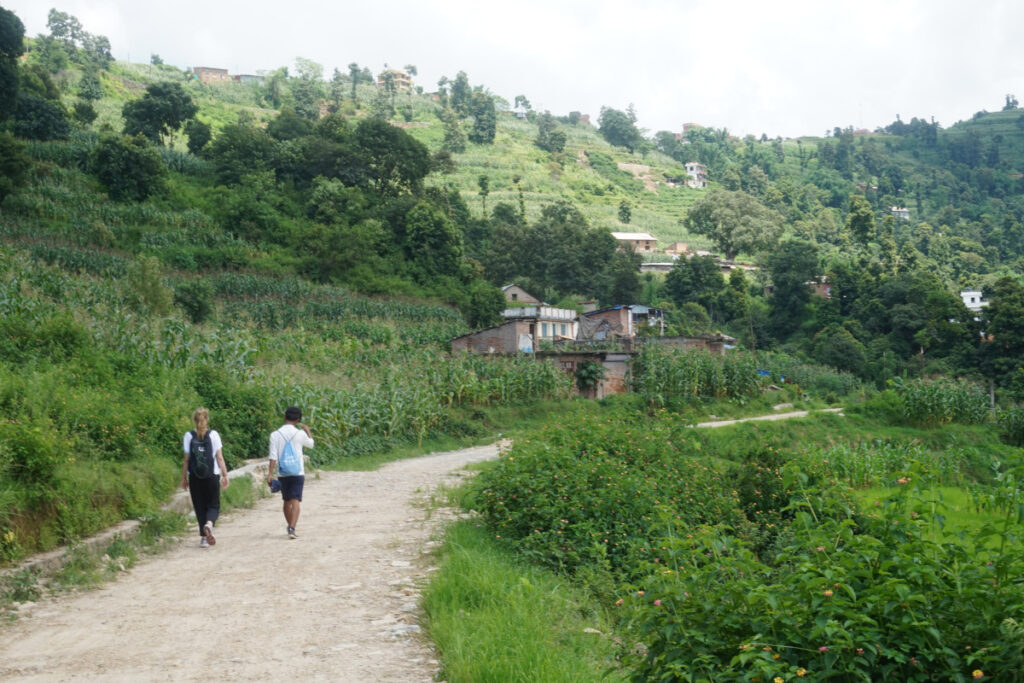 Wanderung nach Changu Narayan Wanderweg durch die ländliche Umgebung bei Changu Narayan
